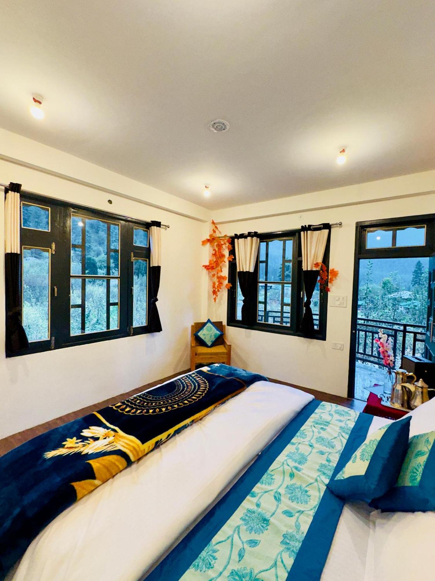 Rare House Hotel Kalgha Ngoại thất bức ảnh
