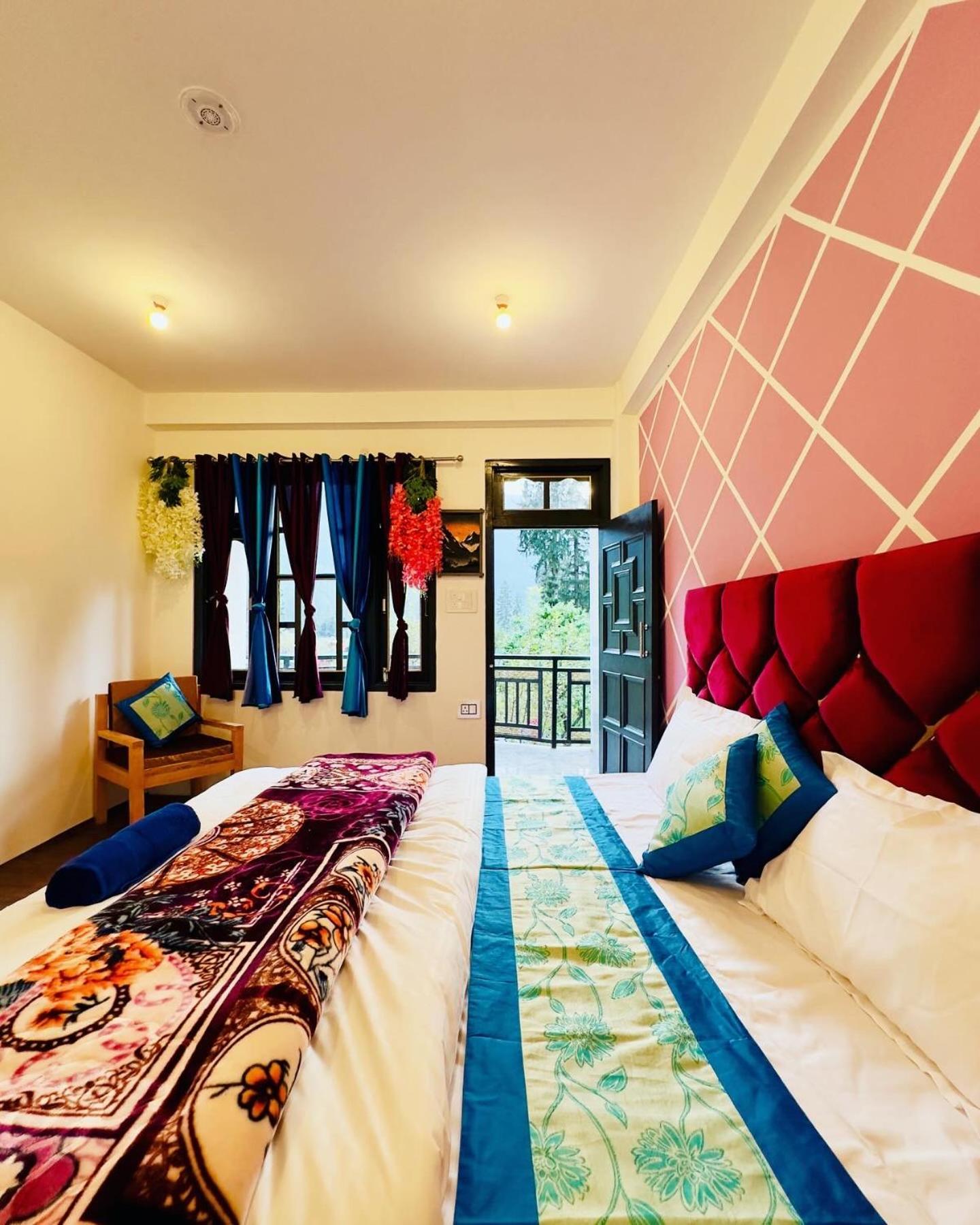 Rare House Hotel Kalgha Ngoại thất bức ảnh