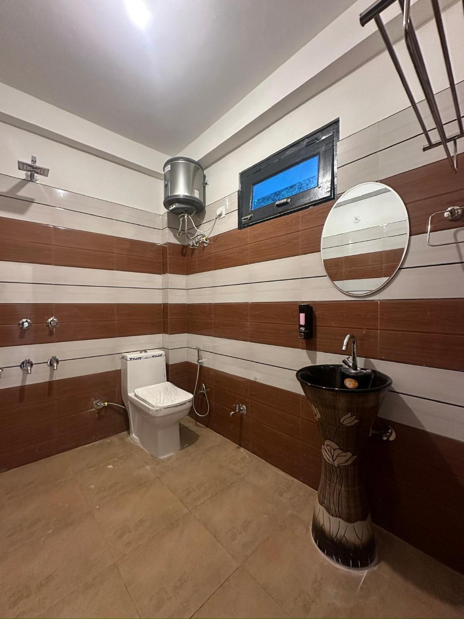 Rare House Hotel Kalgha Ngoại thất bức ảnh