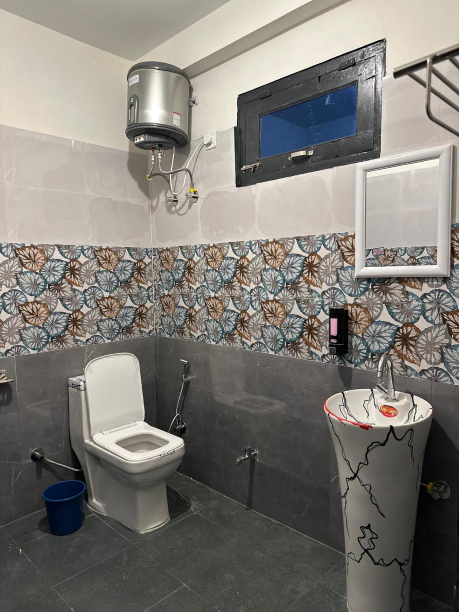 Rare House Hotel Kalgha Ngoại thất bức ảnh