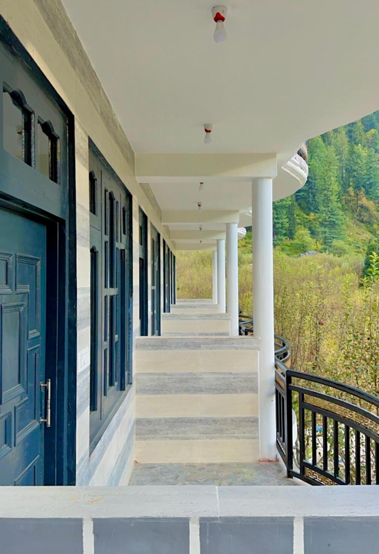 Rare House Hotel Kalgha Ngoại thất bức ảnh