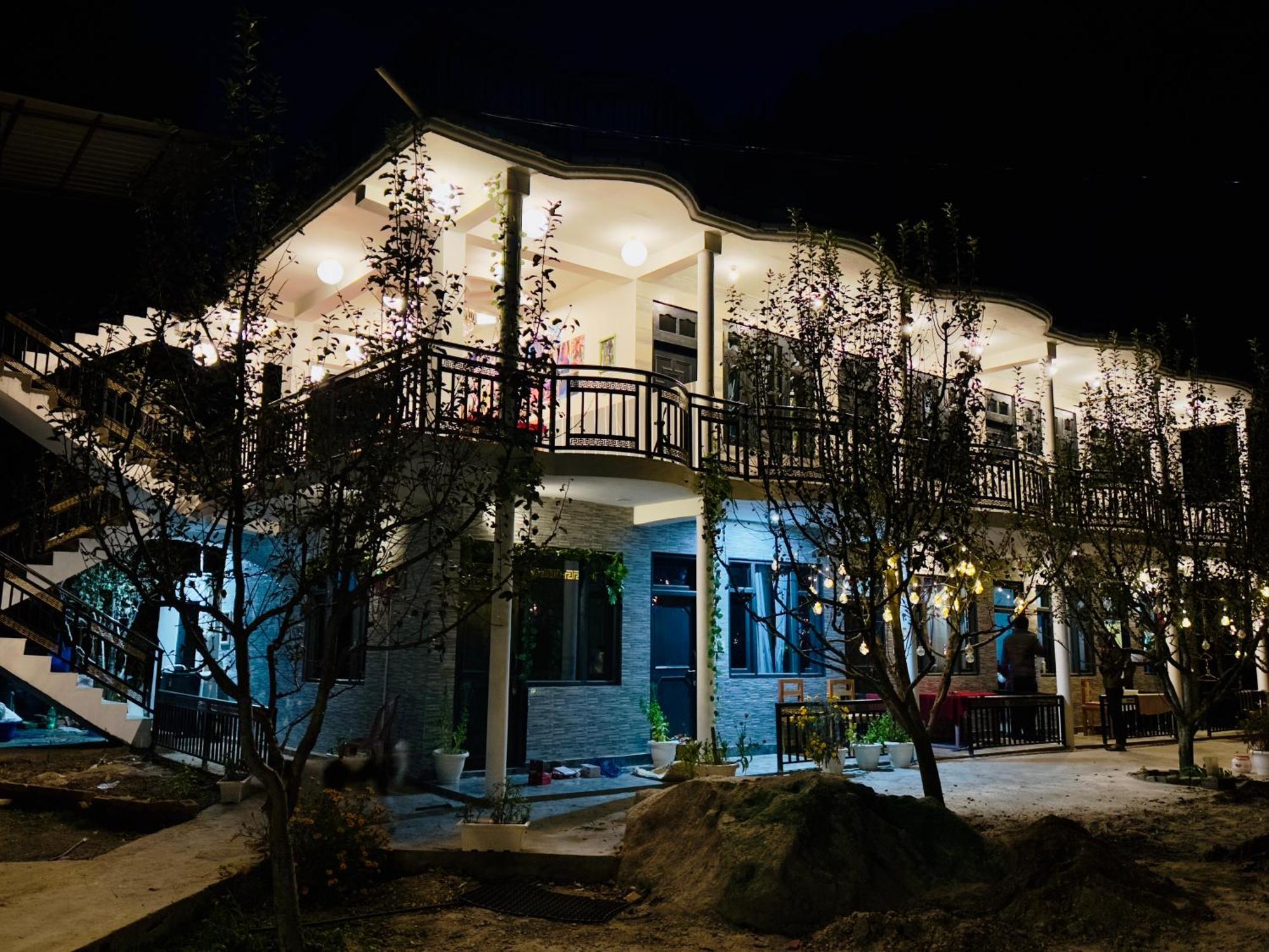 Rare House Hotel Kalgha Ngoại thất bức ảnh