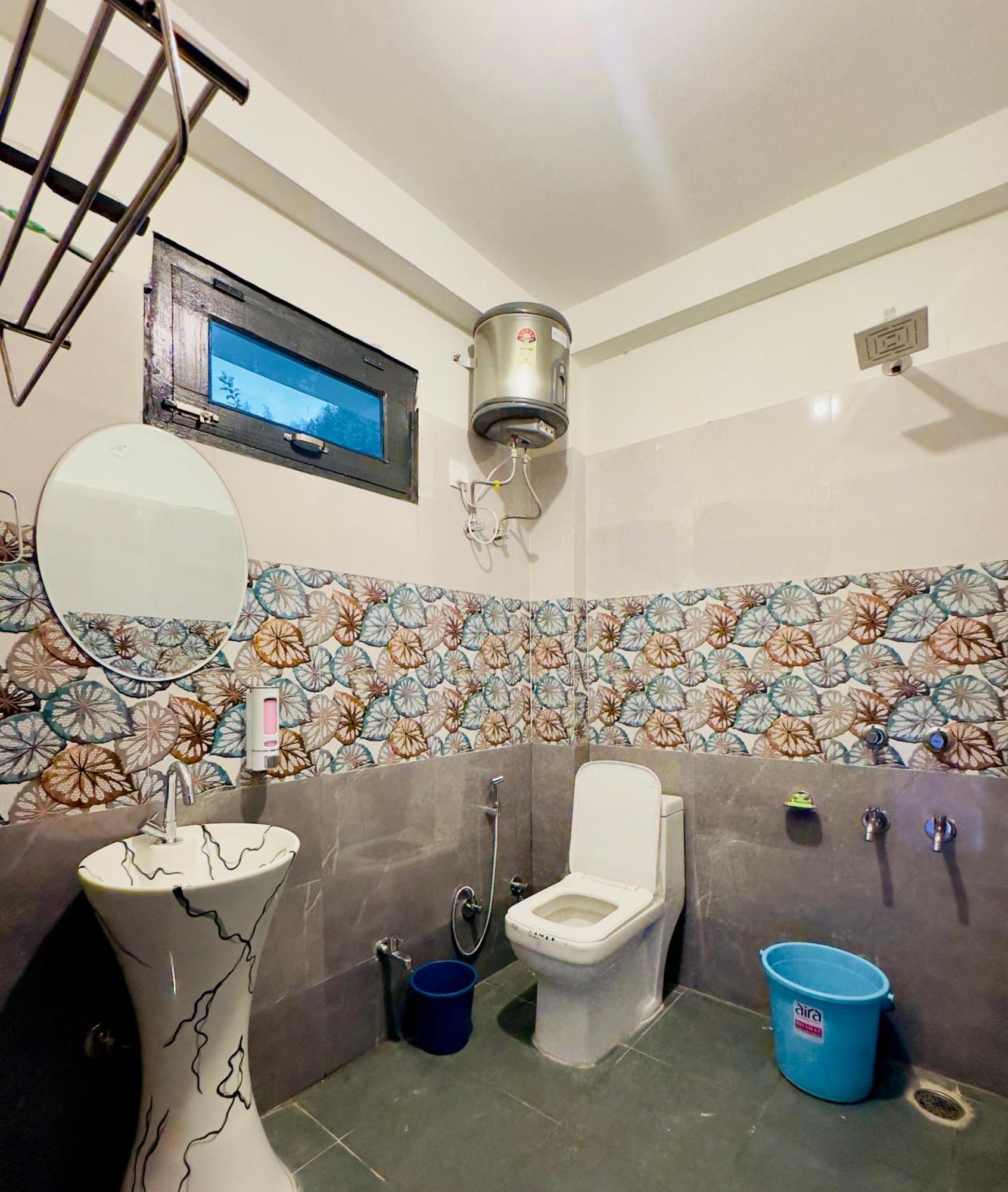 Rare House Hotel Kalgha Ngoại thất bức ảnh