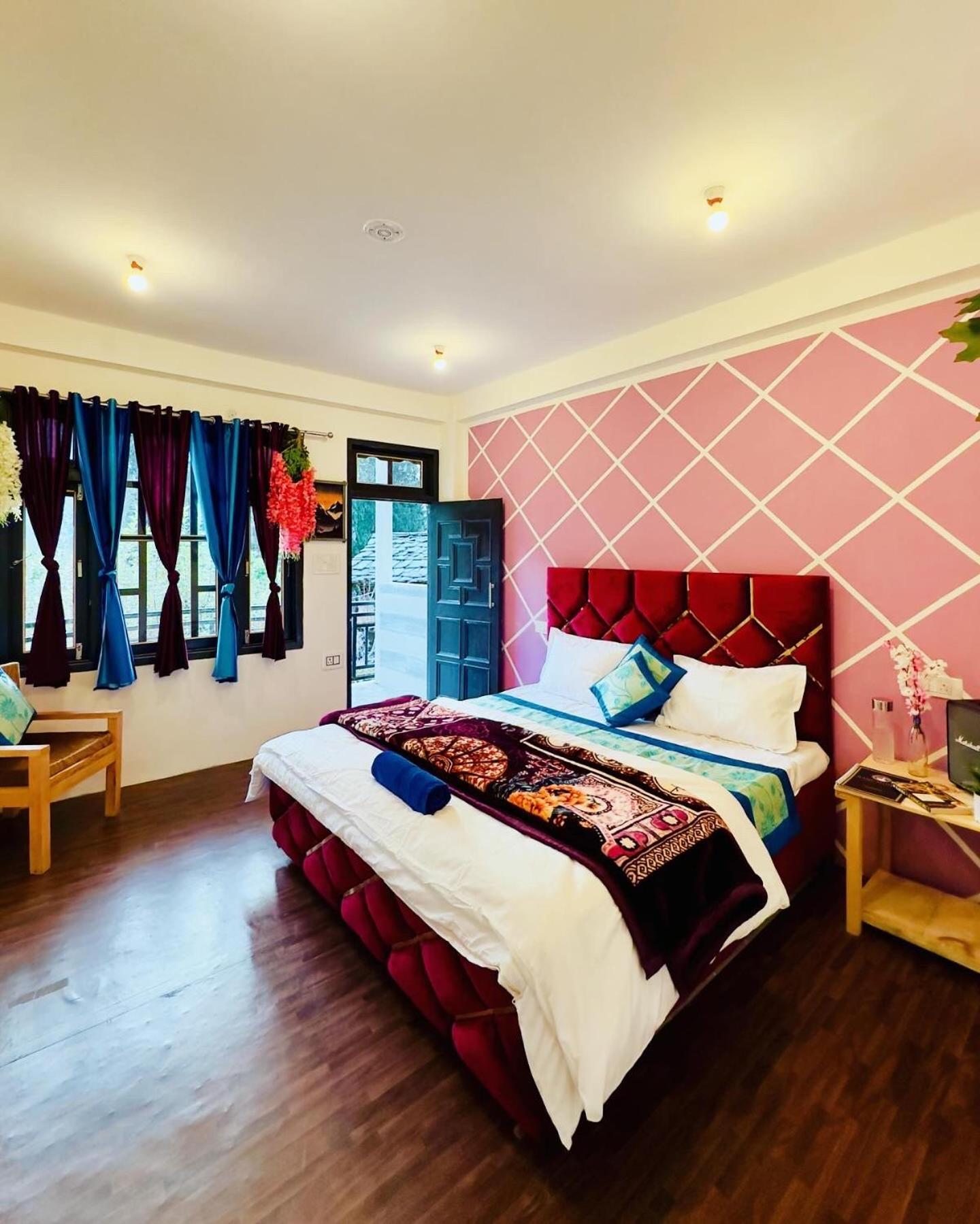 Rare House Hotel Kalgha Ngoại thất bức ảnh